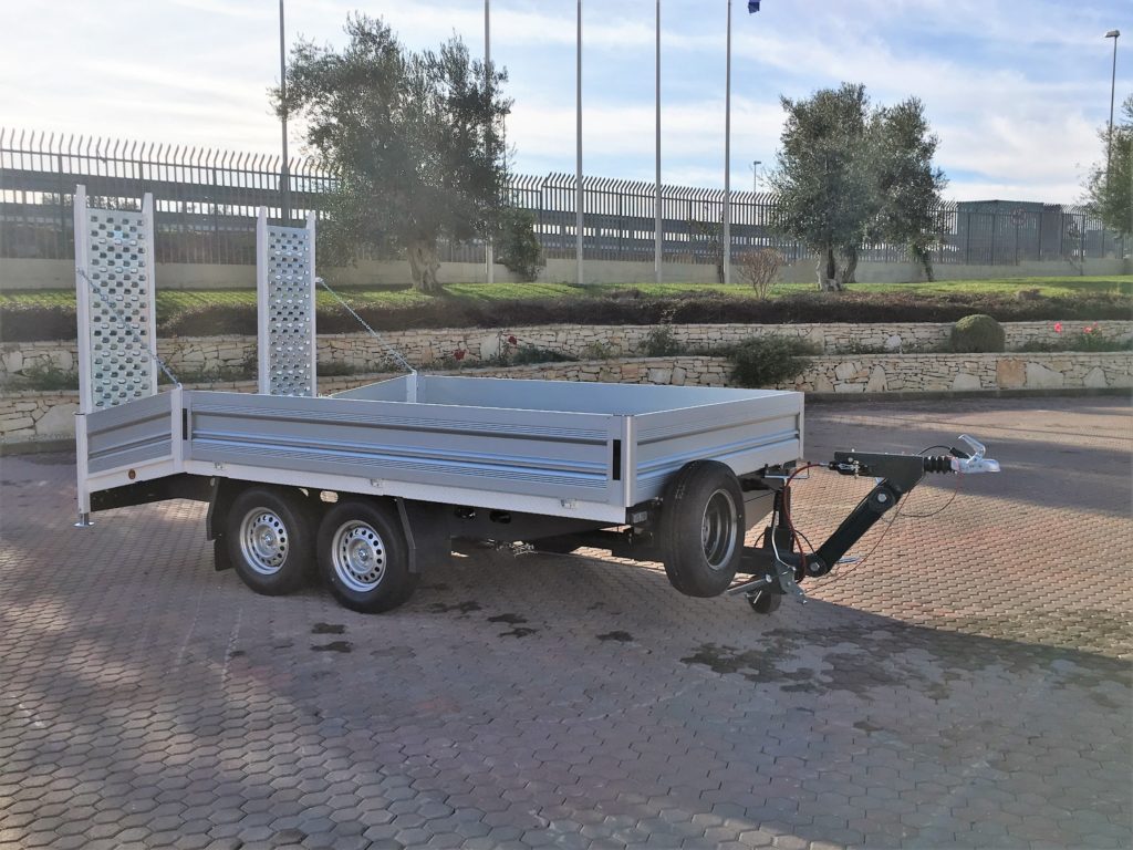 Trailer with sides and ramps